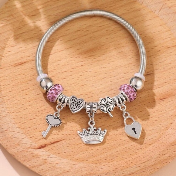 ‼️RE-STOCK‼️🗝🔒👑 Key-Lock-Crown Charm Stretch Bangle Bracelet NWT - Picture 3 of 4